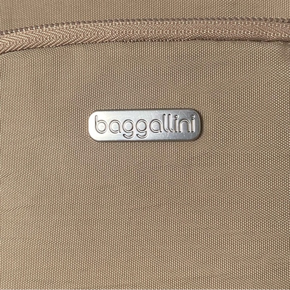 Baggalini Khaki Tan Minimalist Everyday/Travel Crossbody - Like New - Picture 11 of 11